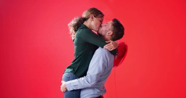 Aşk Günü 'nü kutluyoruz. Mutlu Adam ve Kadın