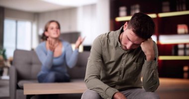 Üzücü aile sorunları ve boşanmalar. Erkek Kadını Yoksayıyor