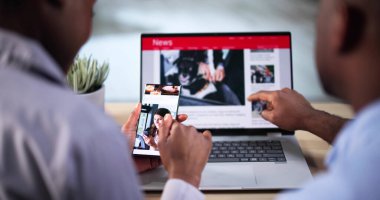 Afrikalı Çiftin Çevrimiçi Haber ve Sosyal Medya Tüketimi