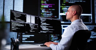 Bilgisayar üzerindeki Web Geliştirici Kodlaması Kodu Geliştirecek