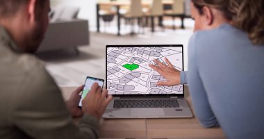 Kadastro Haritası ve Şehir Binası Anketi Laptopta