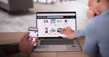 Ticaret Dükkanında Çevrimiçi Çift Alış veriş Elektronik