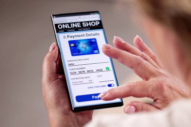 Çevrimiçi Ticaret Alışveriş Kontrol Cep Telefonundan