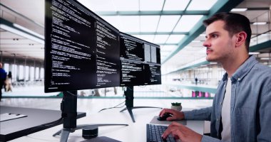 Bilgisayar üzerindeki Web Geliştirici Kodlaması Kodu Geliştirecek