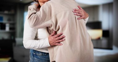 Kadın Aile Portresi. Kız ve Anne Sevgisi