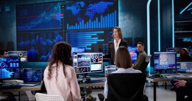 Çeşitli İşletme Sınıflarındaki KPI Kontrol Paneli Grafikleri İnceleniyor