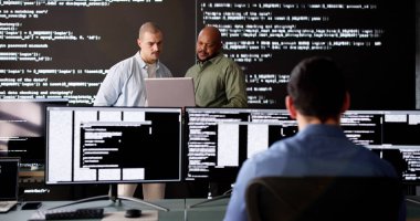 Değişik Yazılım Mühendisleri Yenilikçi Ekibi Bilgisayar Programları Geliştiriyor