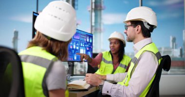 Petrol ve Gaz Sanayii Fabrikasında SCADA Kontrol Yazılımını kullanan yenilikçi Çok Irklı Ekip