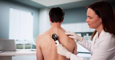 Tıbbi sağlık ve hastalık konsepti için çevrimiçi doktor muayenesi