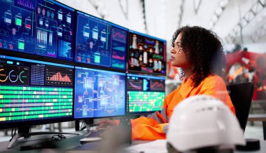 Scada Masaüstü Yazılımı Araba Üretim Hattı 'ndaki bilgisayarda