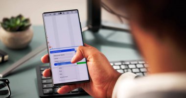 Afro-Amerikan şirket geliştiricisinin akıllı telefon çizelgesi çizelgesi..