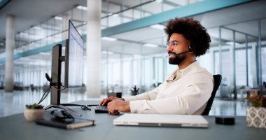 Teknik Destek Uzmanı, Telefonla Bilgisayar Sorunları Olan Müşteri YardımcısıName