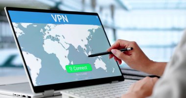 Bilgilerinizi Korumak: Kadın Çevrimiçi Gizliliği VPN ile Güvence Ediyor