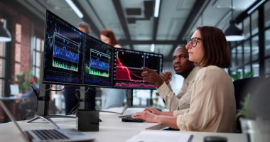 KPI Kontrol Panelindeki İş Performansı Veri Analizleriyle Analiz Ediliyor