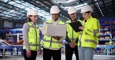 OSHA Teftiş ve Otomasyon Toplantısında Depo Ekibinin Lideri Yöneticiler