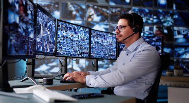 Çoklu Monitörleri kullanarak CCTV Güvenlik Kamerası İzleme
