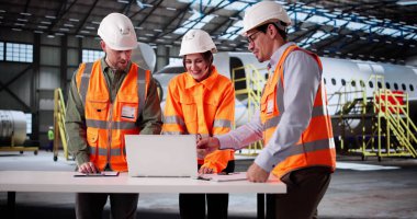 Profesyonel Pilot, Tek Motorlu Uçak, Uçuş, Pilot, Teftiş, Uçuş Öncesi Denetim Yapıyor