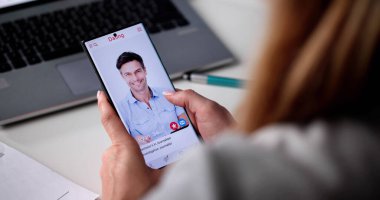 Genç Kadın Randevu Uygulamasında Kaytarıyor, Aşkı Arayan Adam Dolandırılıyor.