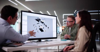 Otomotiv Endüstrisi Araştırma Laboratuvarında Yenilikçi Mühendisler Elektrikli Araçlar Oluşturdu.