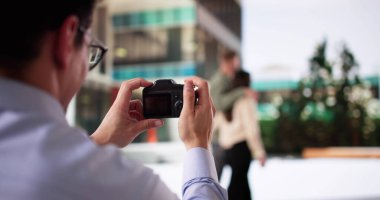Gizli ajan şüpheli şahısları takip ediyor. Mali Dolandırıcılık Davası Soruşturması