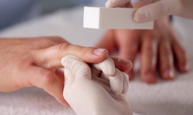 Meşgul Doktor Tıbbi Kontrol; İyileştirici Eller, Lifesaver, Beyaz Ceket, Stetoskop, Hastane, Stetoskop