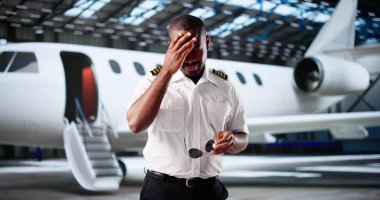 Hüsrana uğramış genç Afrikalı Amerikalı Pilot Hatadan Sonra Kazaya Yol Açtı.