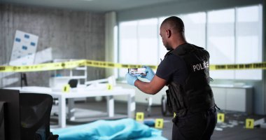 Olay yerindeki kan lekelerinin adli tıp fotoğraflarıyla incelenmesi..