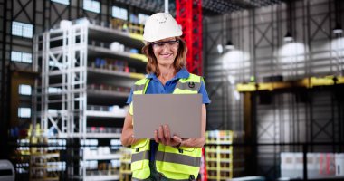 Kadın OSHA Mühendisi Roket Üretim Fabrikasında Uyum Sağlama Güvencesi Verdi.