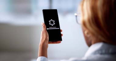 İş Telefonunda Profesyonel Yeni Yazılım Güncellemesi Kuruluyor