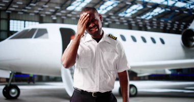 Hüsrana uğramış Genç Afrikalı Amerikalı Pilot Trajik Kazadan Sonra Ayrımcılıkla Karşı Karşıya.