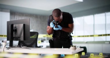 Suç mahallini Yakalama: Adli Fotoğrafçı Belgeleri Polis Soruşturması.