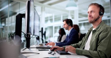 Uzaktan Büro 'da Profesyonel Müşteri Koruma Ekibi Müşterilere Yardım Ediyor