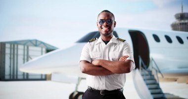 Gülümseyen Pilot özel jetiyle Kalkışa Hazırlanıyor