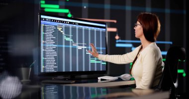 Verimli Kadın Takvim ve Bilgisayar Kurulu ile Yazılım Projesini Yönetti.