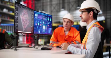 Endüstriyel inşaat alanında SCADA Yazılım kullanan genç bir Kara Mühendis. Çeşitli Grup