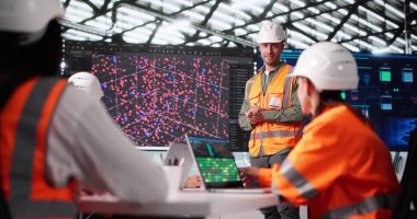 Çok ırklı yapay zeka sunucusu Endüstriyel Otomasyon için Mühendislere Büyük Veriler