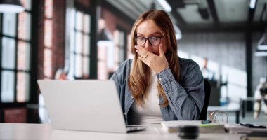 Siber Saldırı Veri Açılımı: Fidye Yazılımı Hacklemesinden Şok Olan Kadın