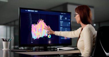 3B Görselleştirme Yazılımı kullanarak Stratejik Pazar Çözümleri Geliştiren Yenilikçi Kadın Bilimadamı