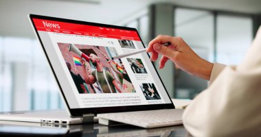 İnternet 'te ve Tablette Küresel Haberleri Tüketen Kadın Gazeteci