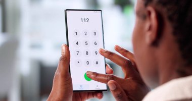 Genç Kadın, Beyaz Akıllı Telefon 'dan Acil Servis' i arıyor..