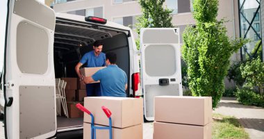Yetenekli Latin Taşımacılar Verimli Teslimat Servisi ile Pürüzsüz Taşımayı Sağlama Aldılar