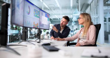 Yüksek Performans Veri Analistleri Başarı İçin Öngörücü KPI Kontrol Panelleri Kullanıyor.