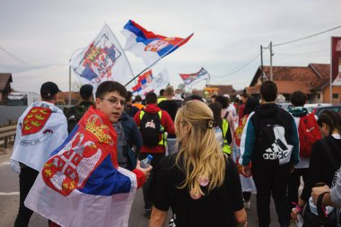Cacak, Sırbistan - 10 Mart 2025: Cacak 'tan Belgrad' a öğrenci yürüyüşü, birinci bölümden Gornji Milanovac 'a dakikalar.