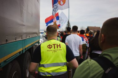 Cacak, Sırbistan - 10 Mart 2025: Cacak 'tan Belgrad' a öğrenci yürüyüşü, birinci bölümden Gornji Milanovac 'a dakikalar.