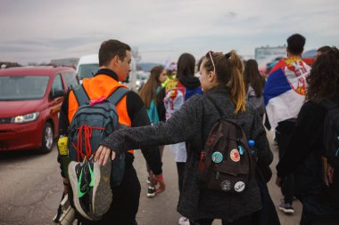 Cacak, Sırbistan - 10 Mart 2025: Cacak 'tan Belgrad' a öğrenci yürüyüşü, birinci bölümden Gornji Milanovac 'a dakikalar.