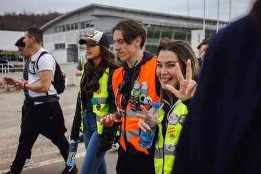 Cacak, Sırbistan - 10 Mart 2025: Cacak 'tan Belgrad' a öğrenci yürüyüşü, birinci bölümden Gornji Milanovac 'a dakikalar.