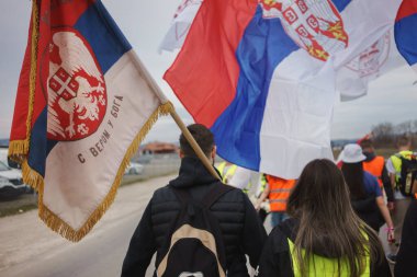 Cacak, Sırbistan - 10 Mart 2025: Cacak 'tan Belgrad' a öğrenci yürüyüşü, birinci bölümden Gornji Milanovac 'a dakikalar.