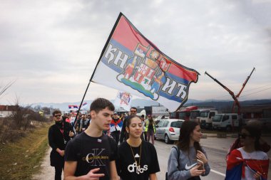 Cacak, Sırbistan - 10 Mart 2025: Cacak 'tan Belgrad' a öğrenci yürüyüşü, birinci bölümden Gornji Milanovac 'a dakikalar.