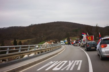 Cacak, Sırbistan - 10 Mart 2025: Cacak 'tan Belgrad' a öğrenci yürüyüşü, birinci bölümden Gornji Milanovac 'a dakikalar.