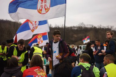 Cacak, Sırbistan - 10 Mart 2025: Cacak 'tan Belgrad' a öğrenci yürüyüşü, birinci bölümden Gornji Milanovac 'a dakikalar.